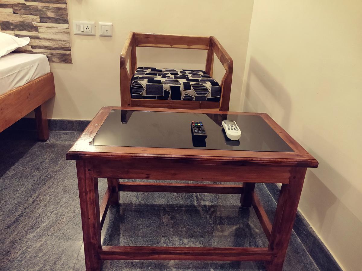 Hotel Wins 根尼亚古马里 外观 照片